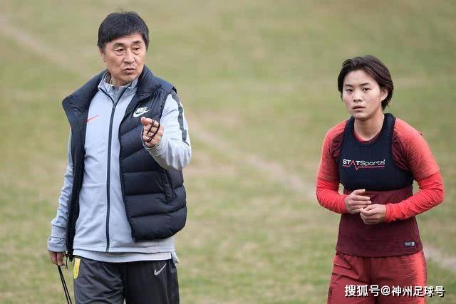 华为Mate X6降价至8999元，价格优势显著